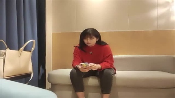 探花合作打造平台顶级丰乳肥臀辣妹，双峰亮眼诱人